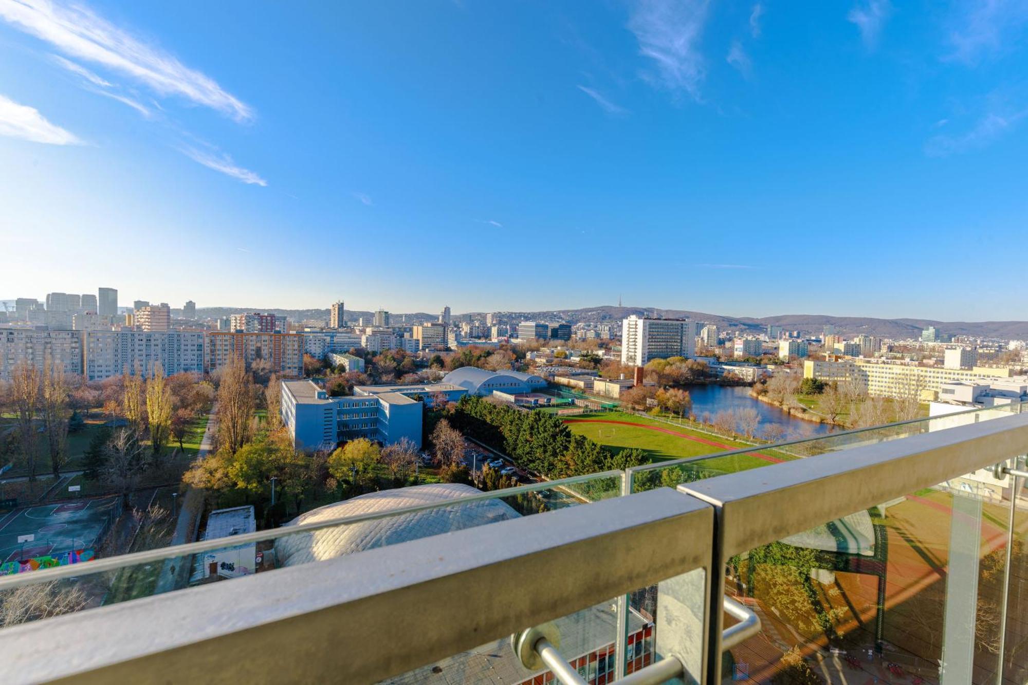 Sunny With Amazing Terrace On The 13th Floor Near Center * Pozsony