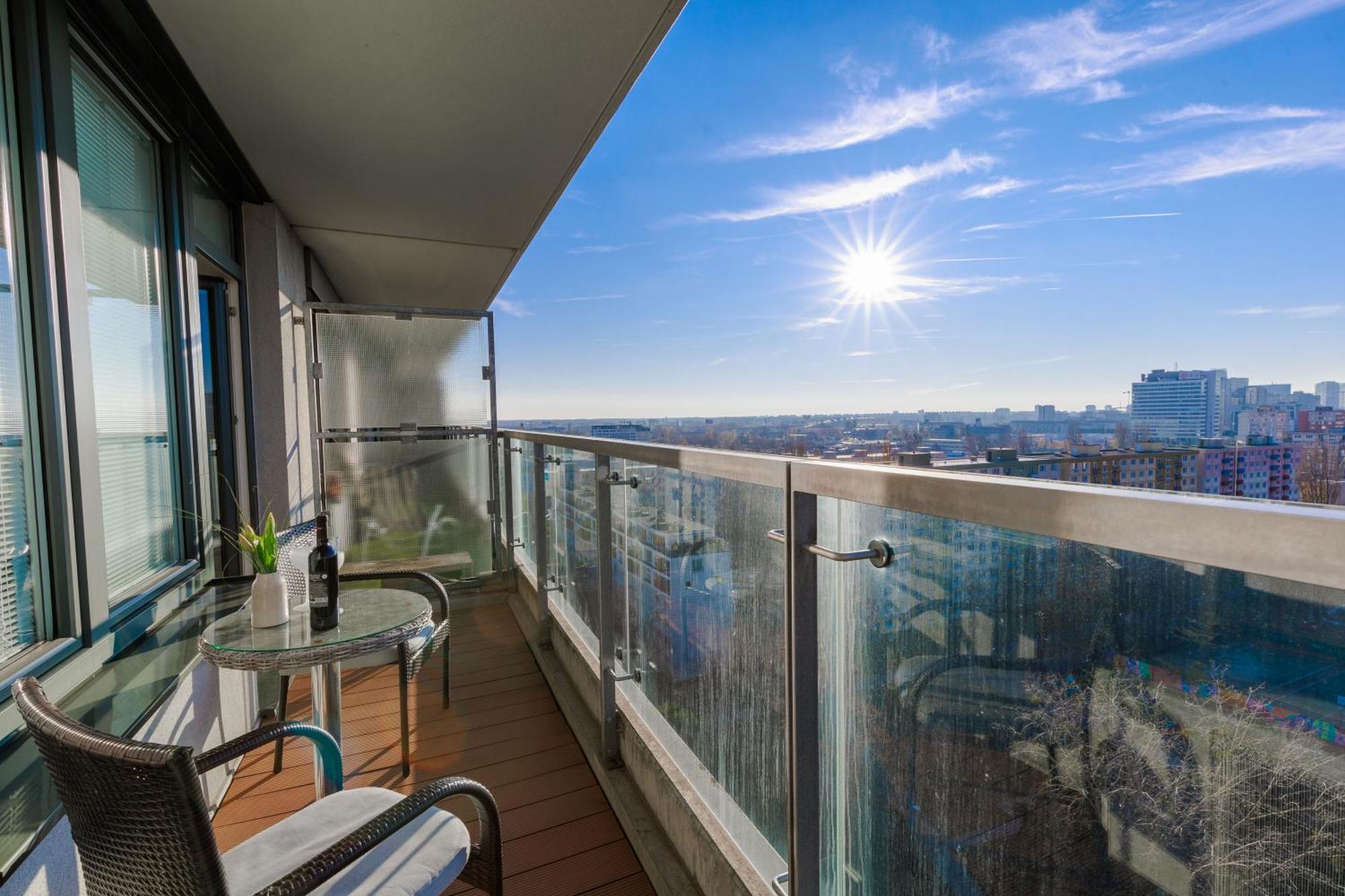 Sunny With Amazing Terrace On The 13th Floor Near Center Apartman
